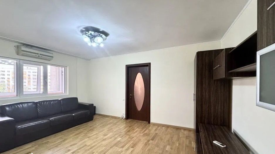 Vanzare Apartament 3 camere  74 mp, bloc reabilitat, et 4/10 Șoseaua Alexandriei - Poză 2