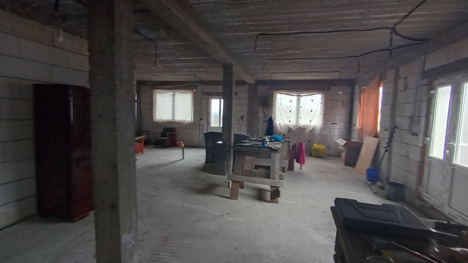 Casa Individuala Suprafete Generoase, Teren Mare, La Rosu - Poză 8