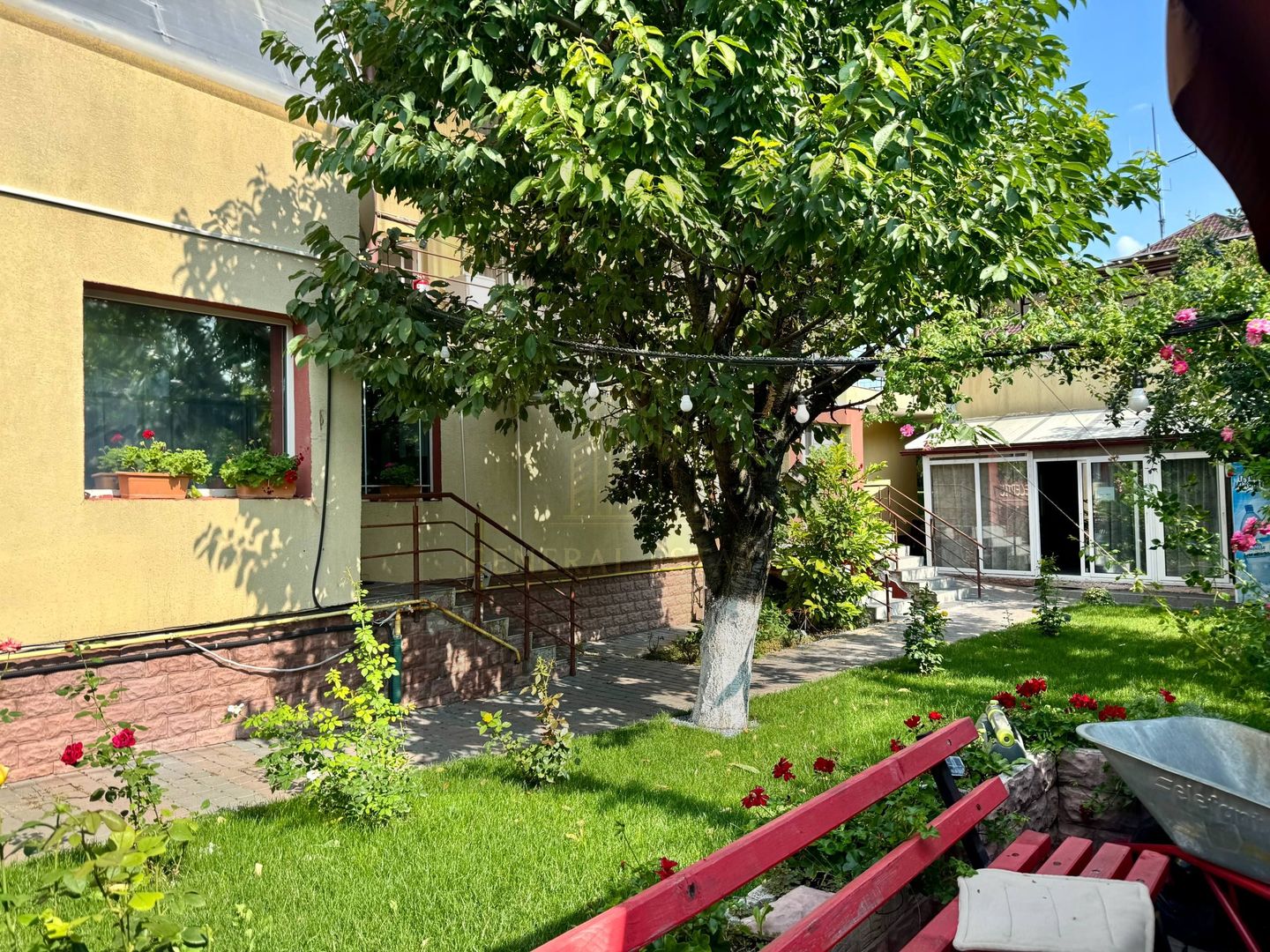 Vânzare Afacere Activa - Hotel - 4 Nivele 750 mp - Poză 3