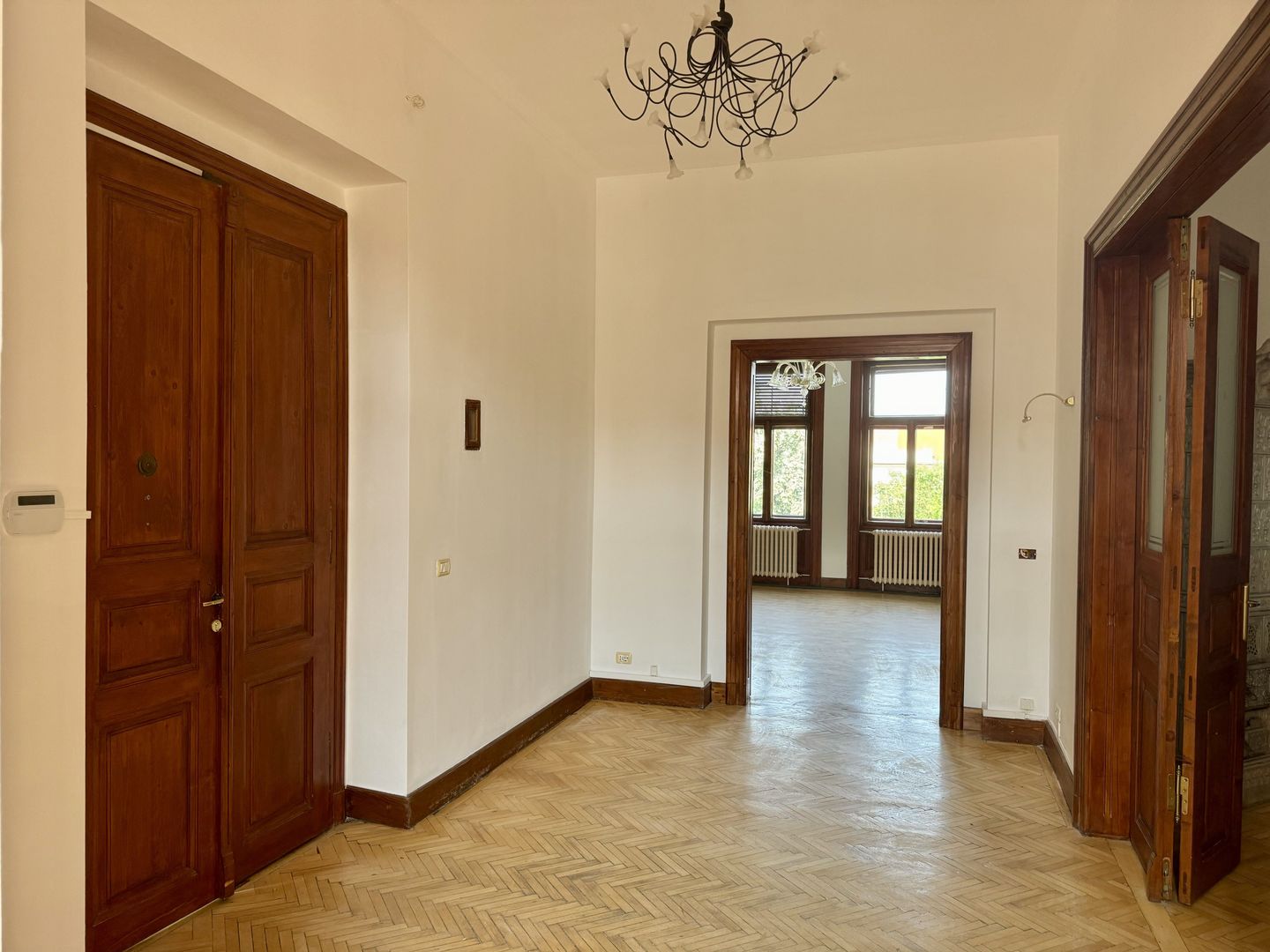 Apartament in clădire istorică P-ta Plevnei cu vedere parc - Poză 2