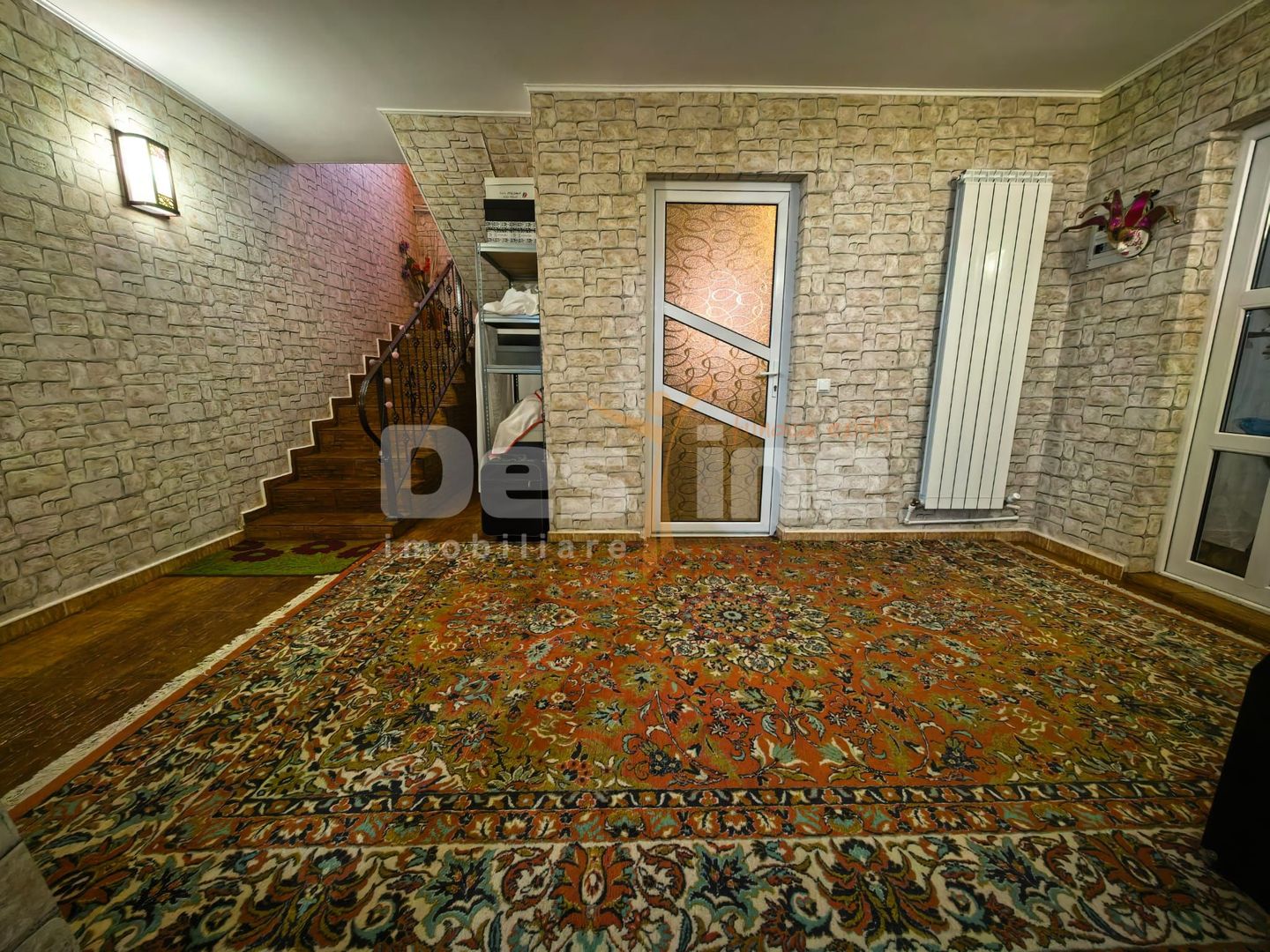 Vila cu etaj si mansarda, teren 7.200 mp, 1.550 mp intravilan - Poză 11