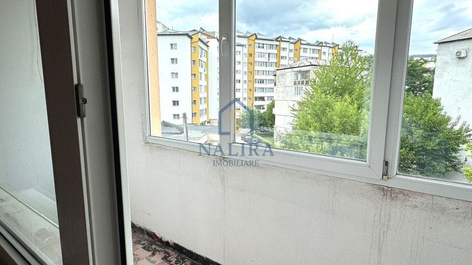 De vanzare apartament cu 3 camere decomandate etaj 3/4 Petru Rares - Poză 8