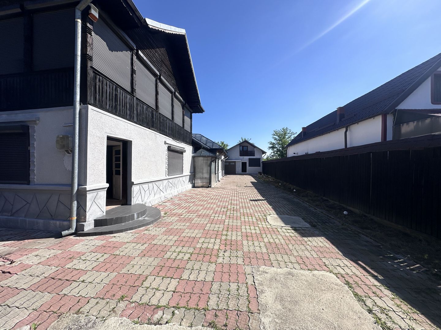 Vanzare casă P+1E cu garaj, beci și 653 mp teren-Valea Voievozilor - Poză 2
