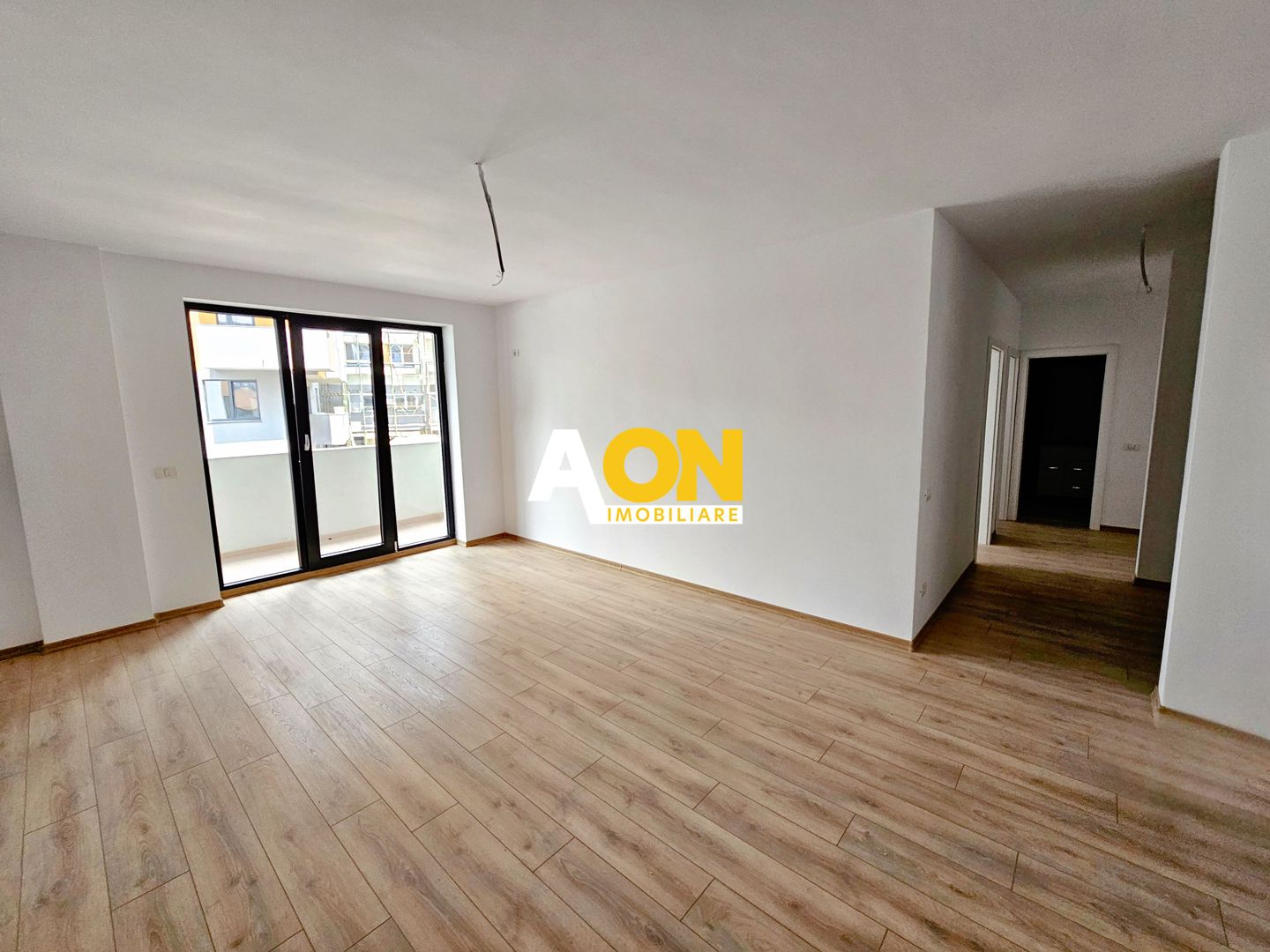 Apartament 3 camere, bloc nou, 63 mp utili + balcon, zona Centru - Poză 1