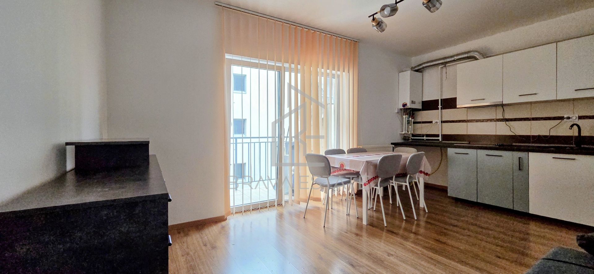 Apartament de închiriat, 40 mp, 2 camere, zona Eroilor, Floresti - Poză 1
