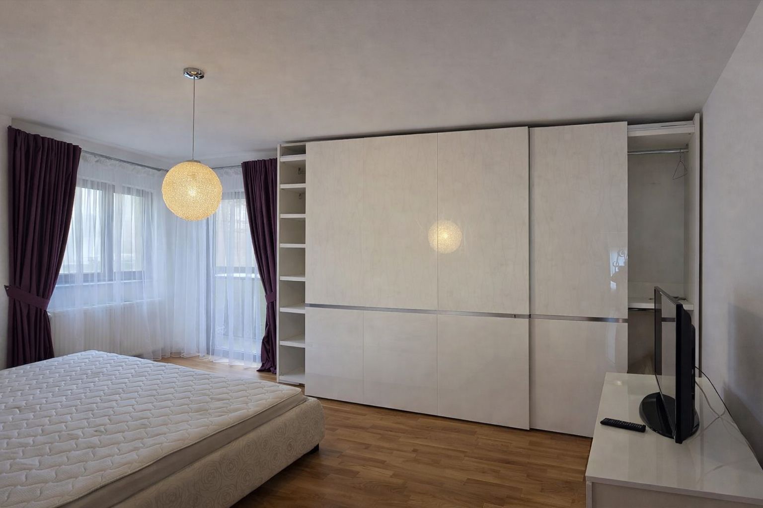 PENTHOUSE DE ÎNCHIRIAT | ELEGANȚĂ, LINIȘTE, CONFORT I DUMBRĂVIȚA - Poză 2