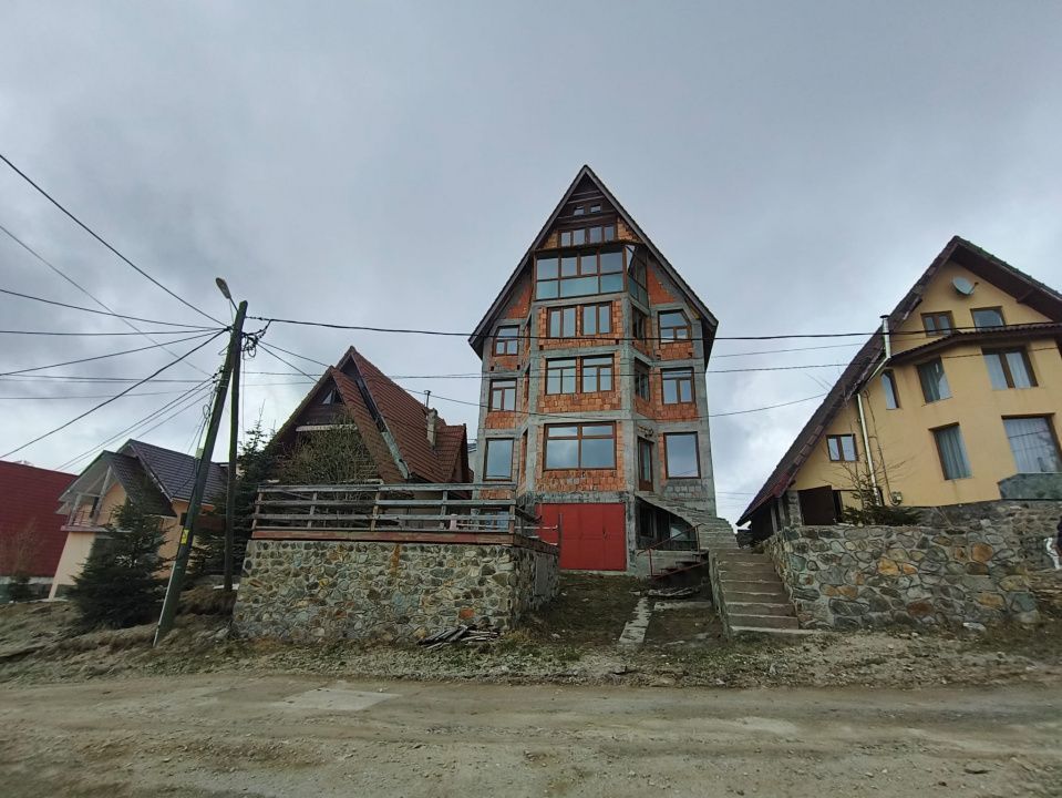 Pensiune de vânzare în Rânca – oportunitate rară lângă pârtia M1 - Poză 11