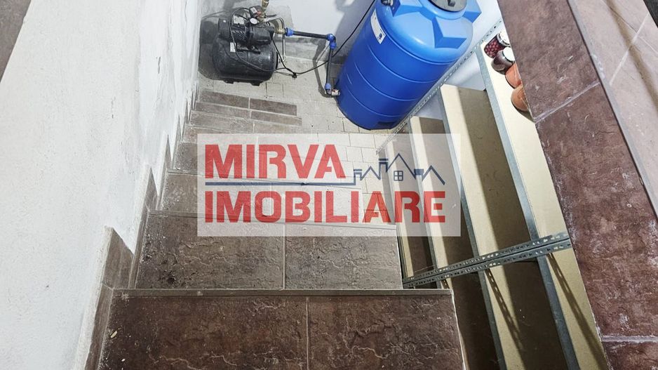 Vilă spațioasă Strejnicu S+P+1E+M, 8 camere, garaj, teren 595 mp - Poză 14