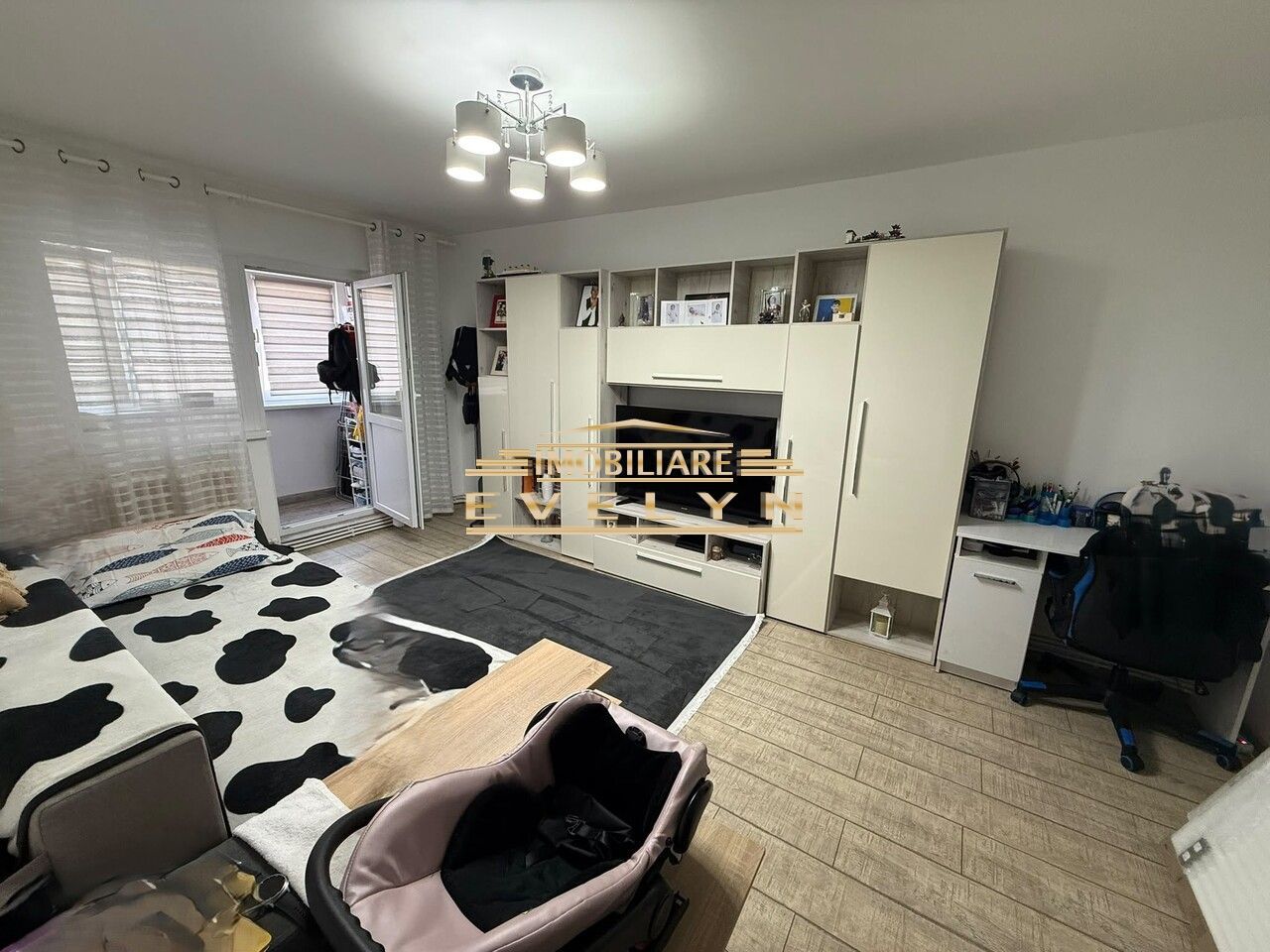 Apartament 3 camere de vânzare – Zona Mall - Poză 1
