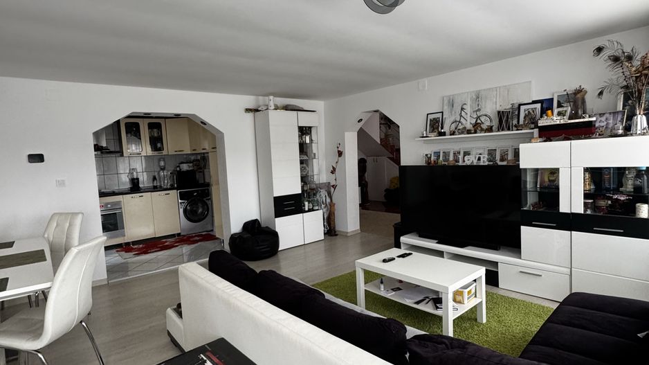 Casa de Vânzare cu lac - Poză 4