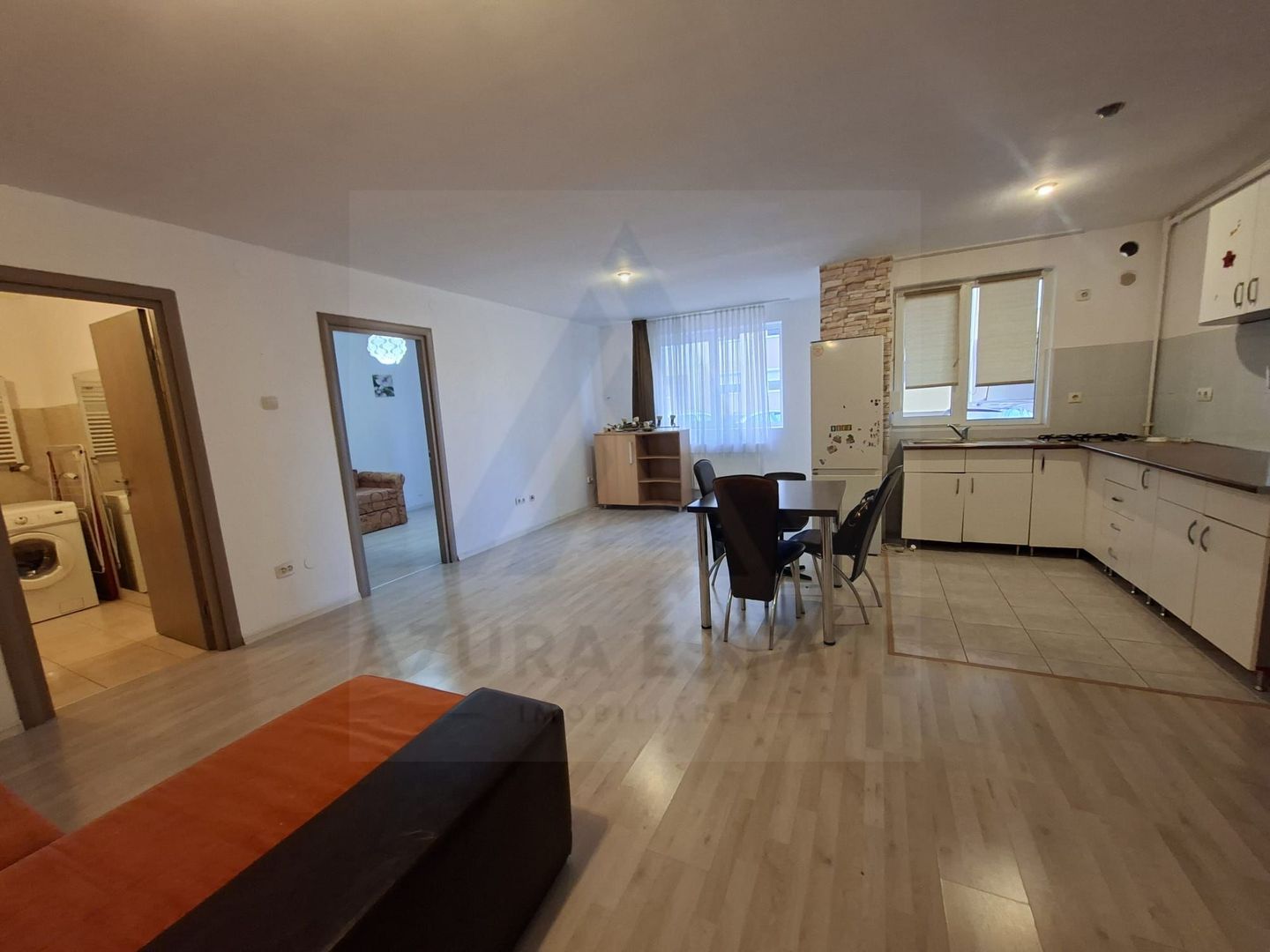 Apartament 3 camere 77 mp utili si parcare privata in zona Rahovei - Poză 2