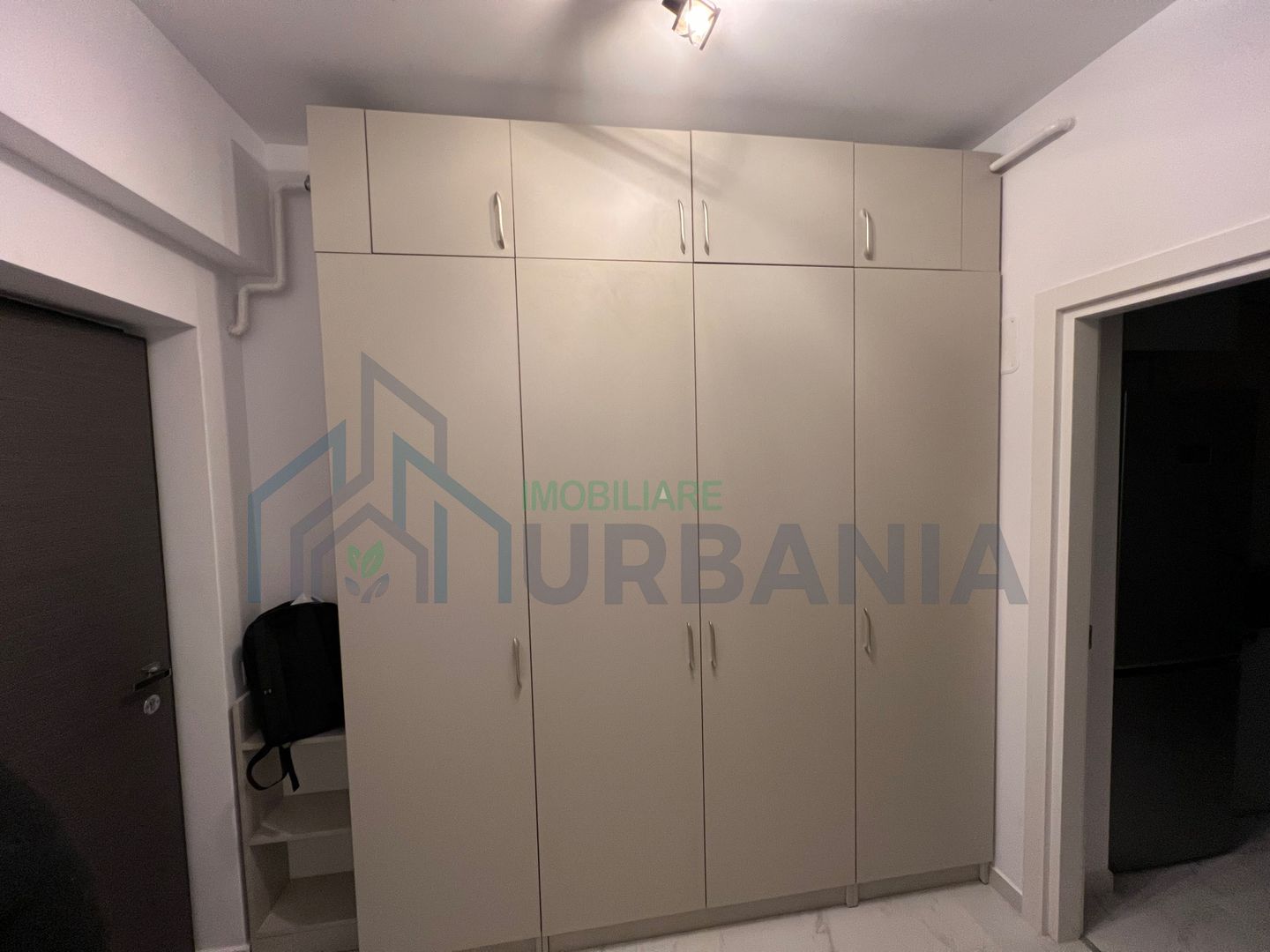 Închiriez apartament cu o cameră in zonă centrală cu loc de parcare - Poză 4