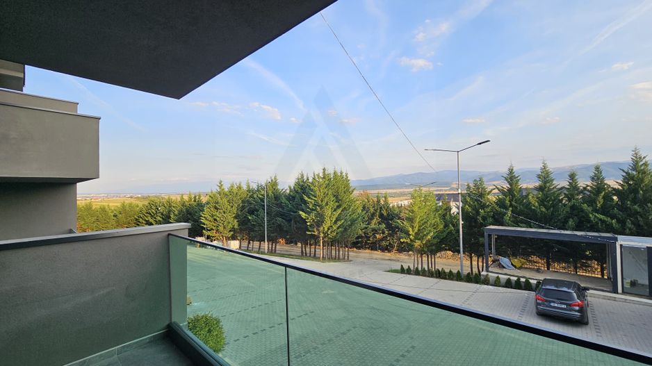 Apartament modern 3 camere 2 bai  terasa acoperita etaj 1 in Cristian - Poză 10