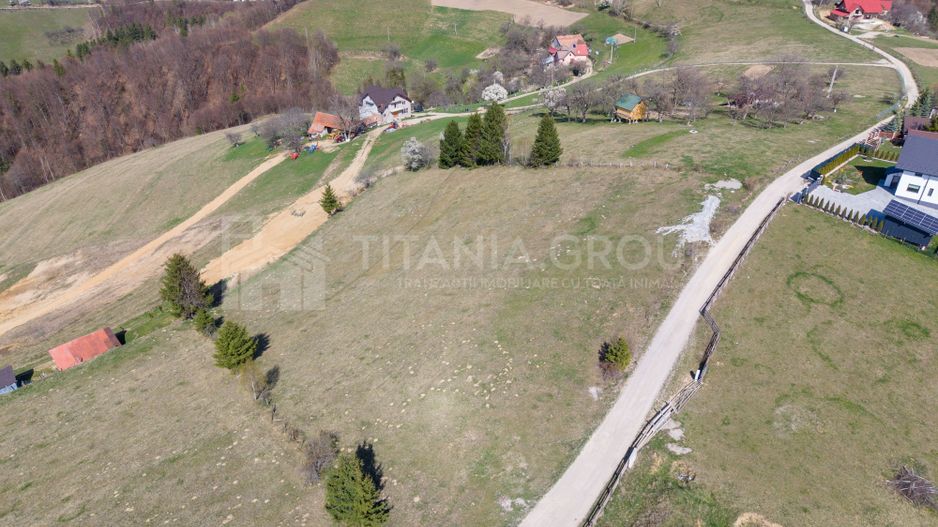 Teren intravilan în Poiana Mărului, 3.791 mp cu priveliste panoramica - Poză 24