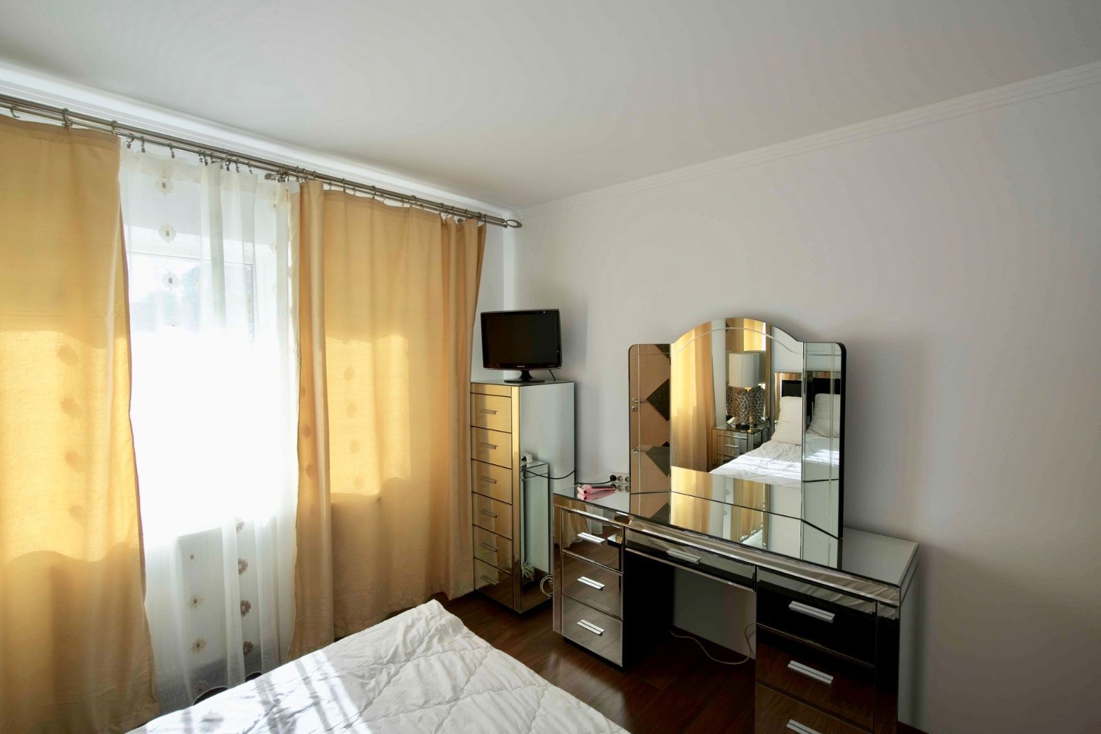 Apartament 2 camere, Aviatiei, centrala  proprie, etaj 1, metrou 5 min - Poză 5