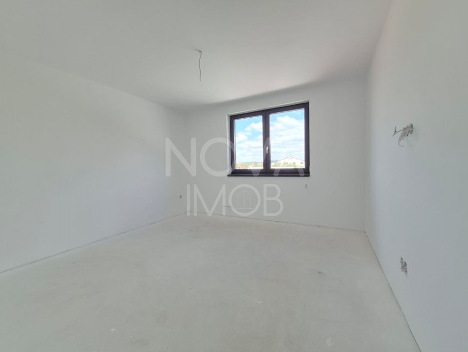 Casa individuala 5 camere + terasa, pivnita si pod amenajabil, Sibiu - Poză 9