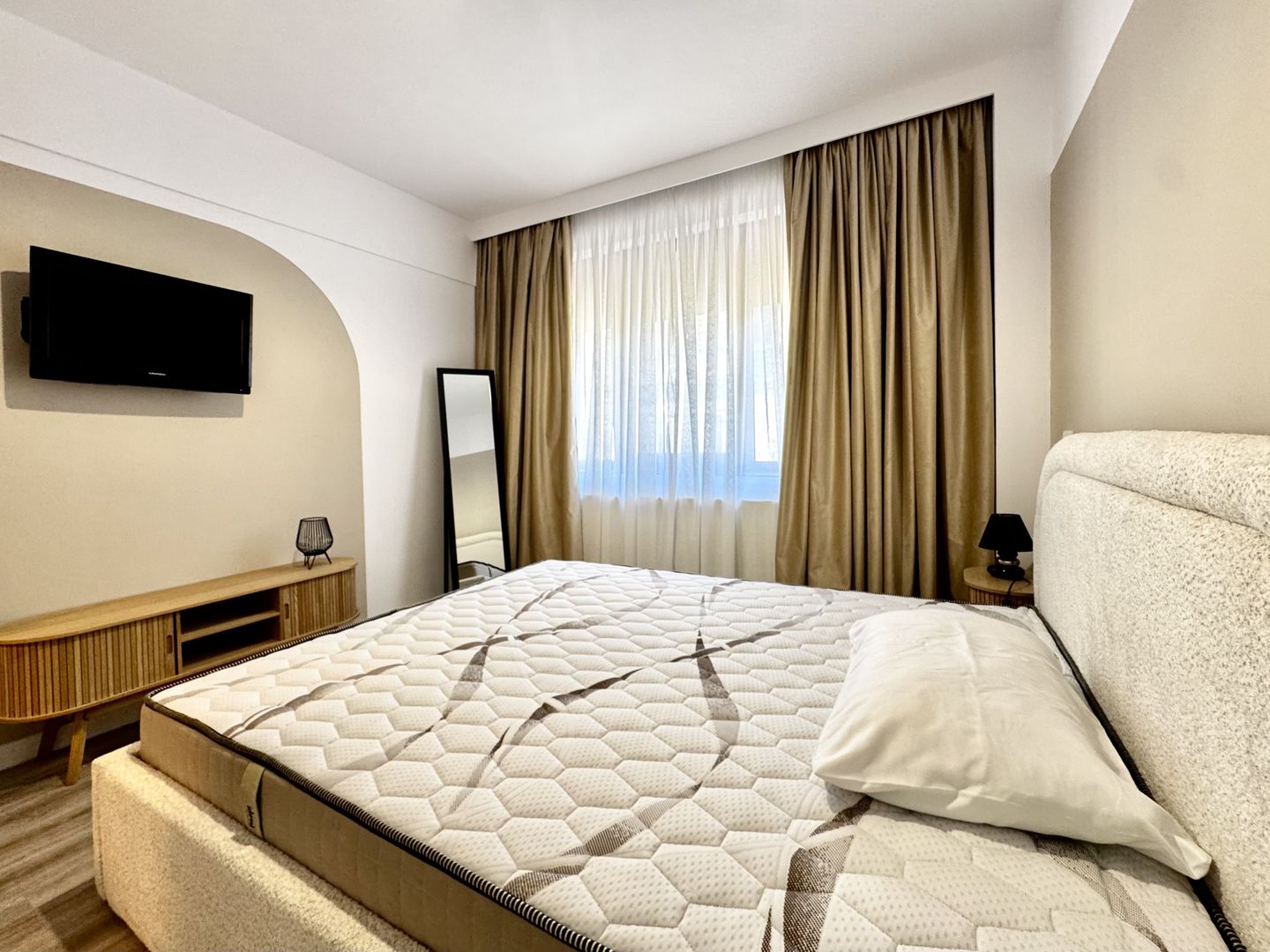 Apartament cu stil, eleganță și energie vibrantă, în Piața Victoriei - Poză 13
