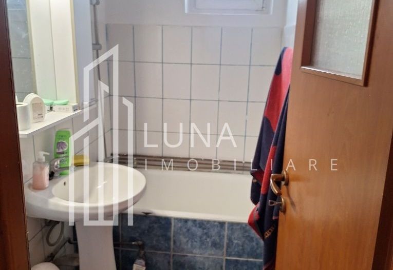 Particular. Vand apartament 2 camere.decomandat - Poză 8