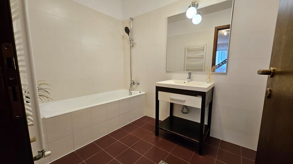 Apartament superb 3 camere, Cartierul Francez, terasă, 2 parcări subterane - Poză 12