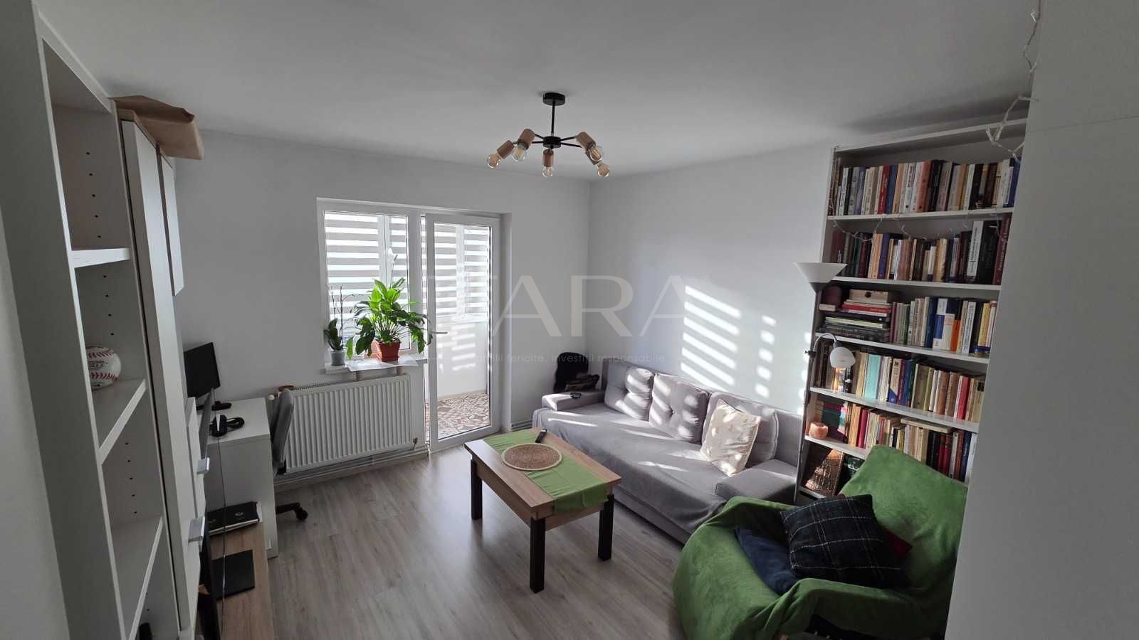 Apartament cu 2 camere decomandate, renovat, balcon închis, Gruia. - Poză 1