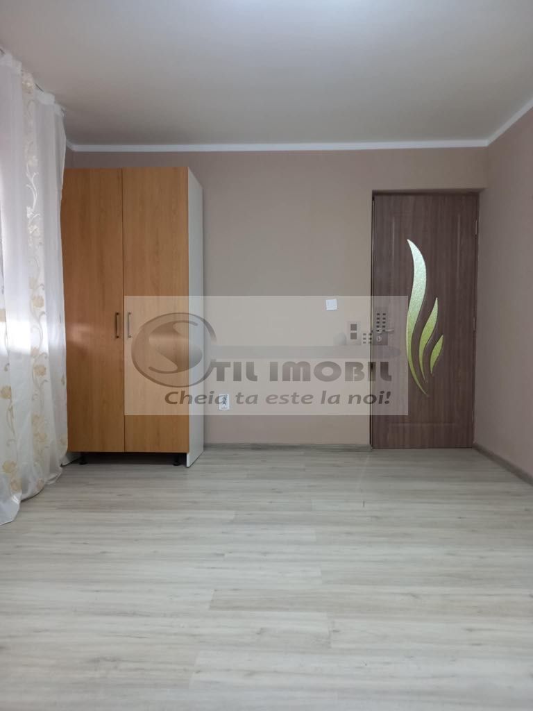 Casă zonă Tătărași - 750 euro - Poză 2