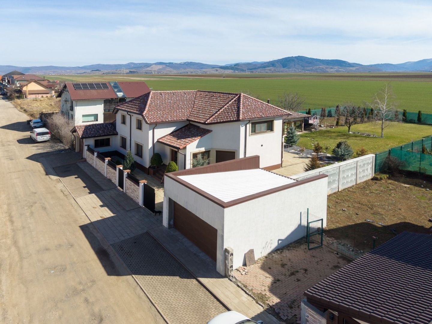 Casa 6 dormitoare+4 bai -1500 mp teren-Sacele - Poză 41