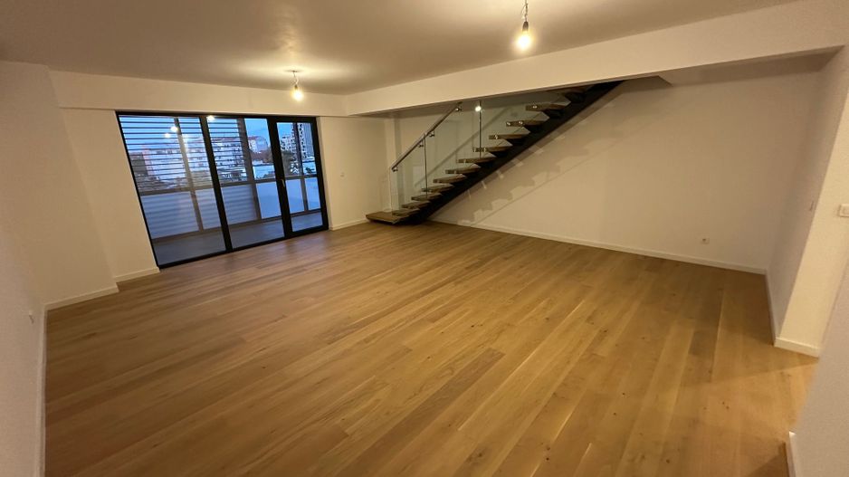 Apartament deosebit pe 2 etaje - Poză 3