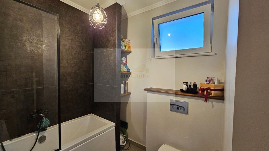 Casă spațioasă cu 4 camere și curte proprie – ideală pentru familie - Poză 13