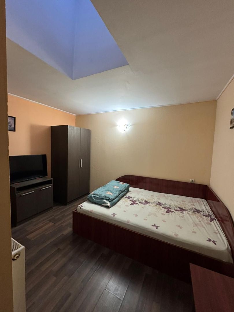 Casa de inchiriat, 25 camere, 25 bai, receptie,T719 - Poză 1