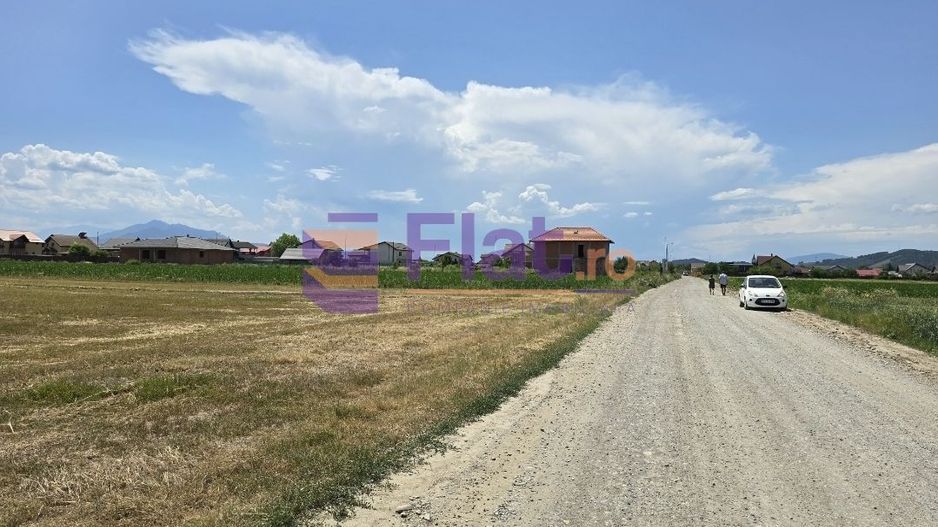 Teren intravilan de vânzare în Hărman, Brașov cu utilitati - Poză 8