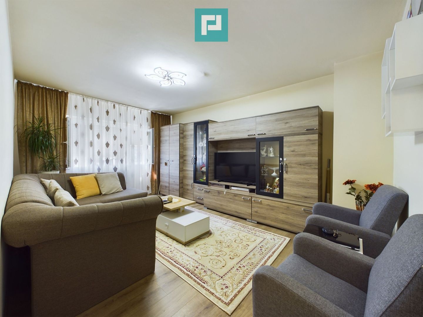 Apartament cu 3 camere în Alfa - Poză 1