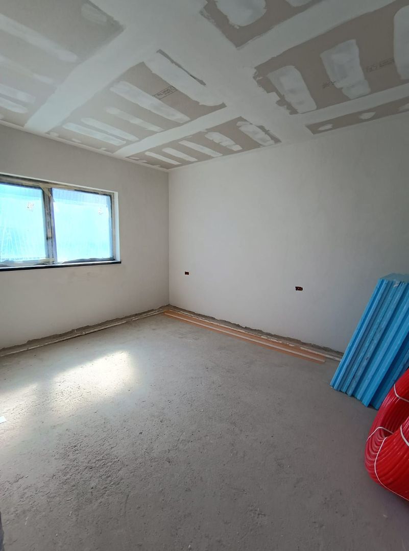 Case pe parter Tunari, zona linistita, curte MARE 350m - Poză 9