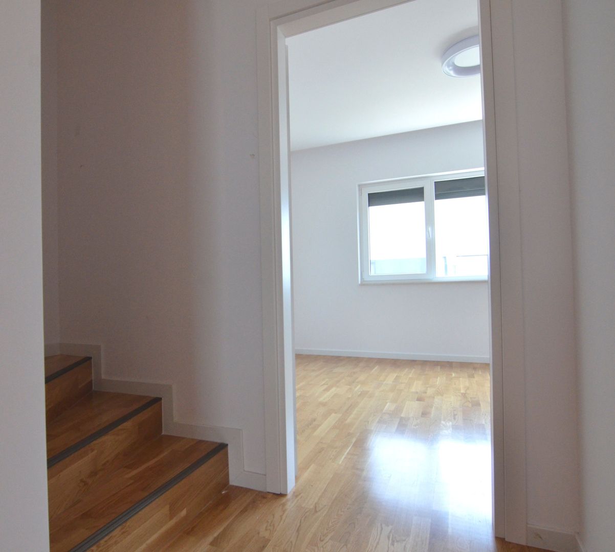 Inchiriem casa insiruita 5 camere partial mobilata - Poză 23