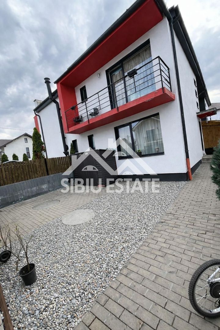 Casa cvadruplex de vanzare 4 camere, curte proprie - Poză 8