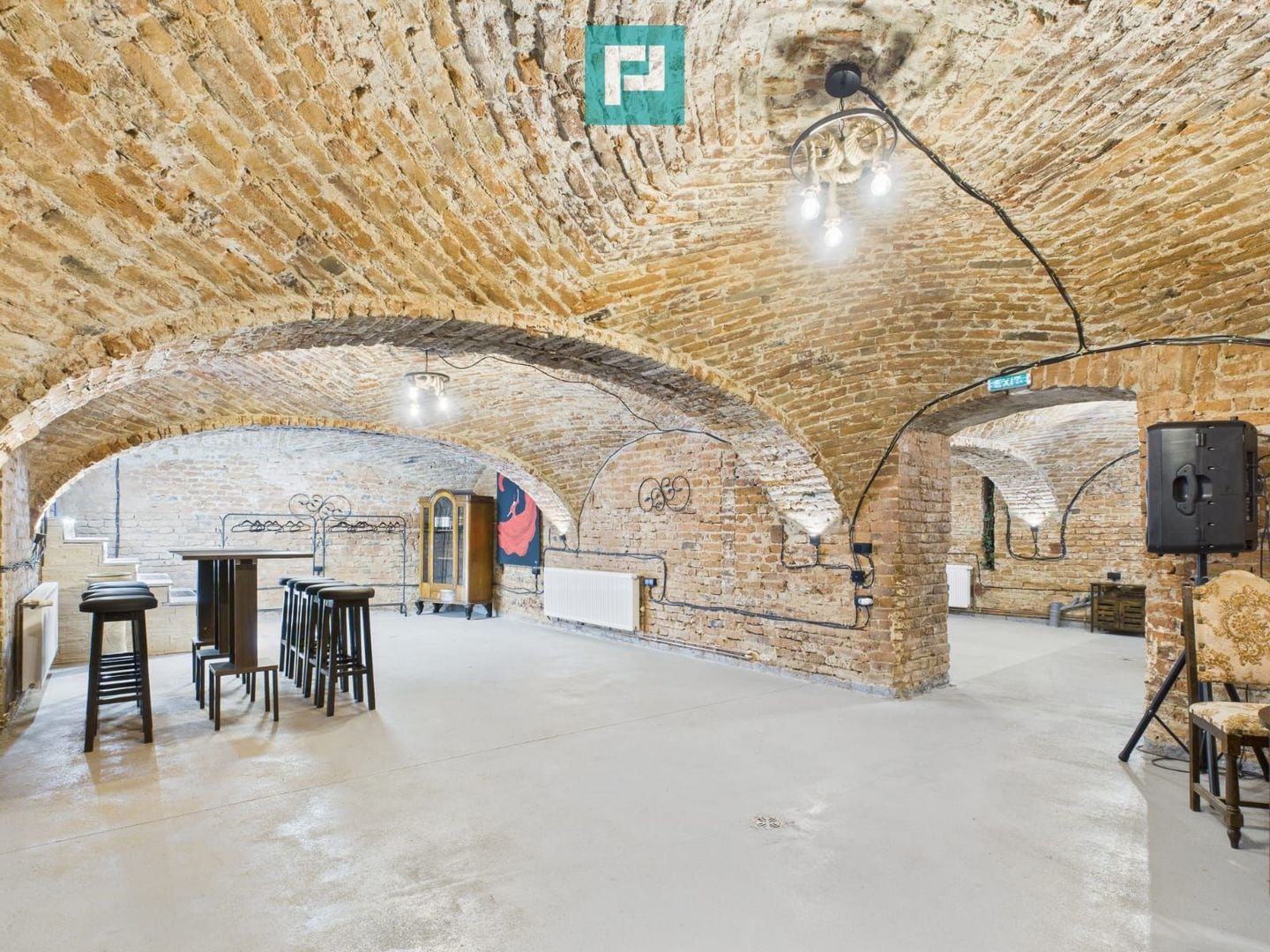 Eleganță subterană - pivniță exclusivistă Arad - Poză 33