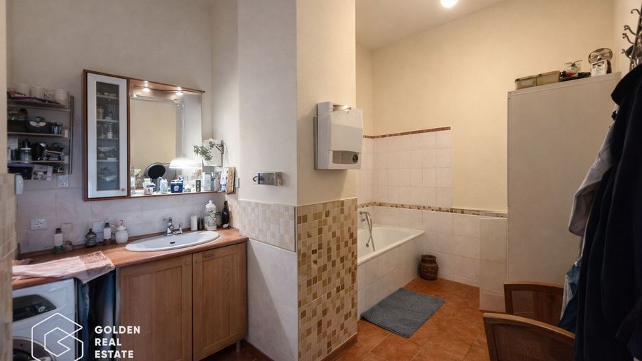 Casă individuală cu 2 apartamente de vânzare, lângă Hotel Ambasador – Dâmbovița, - Poză 7