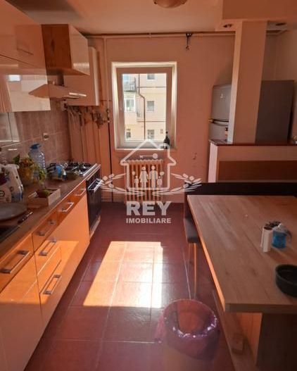 🏡 APARTAMENT CU 3 CAMERE DE ÎNCHIRIAT | 2 BĂI | ZONA CENTRALĂ – SIBIU - Poză 1