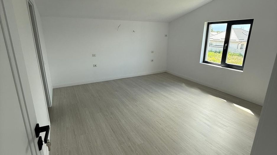 CASA TINERETULUI 4 CAMERE, INCALZIRE PARDOSEALA, NOU, COMISION 0% - Poză 8