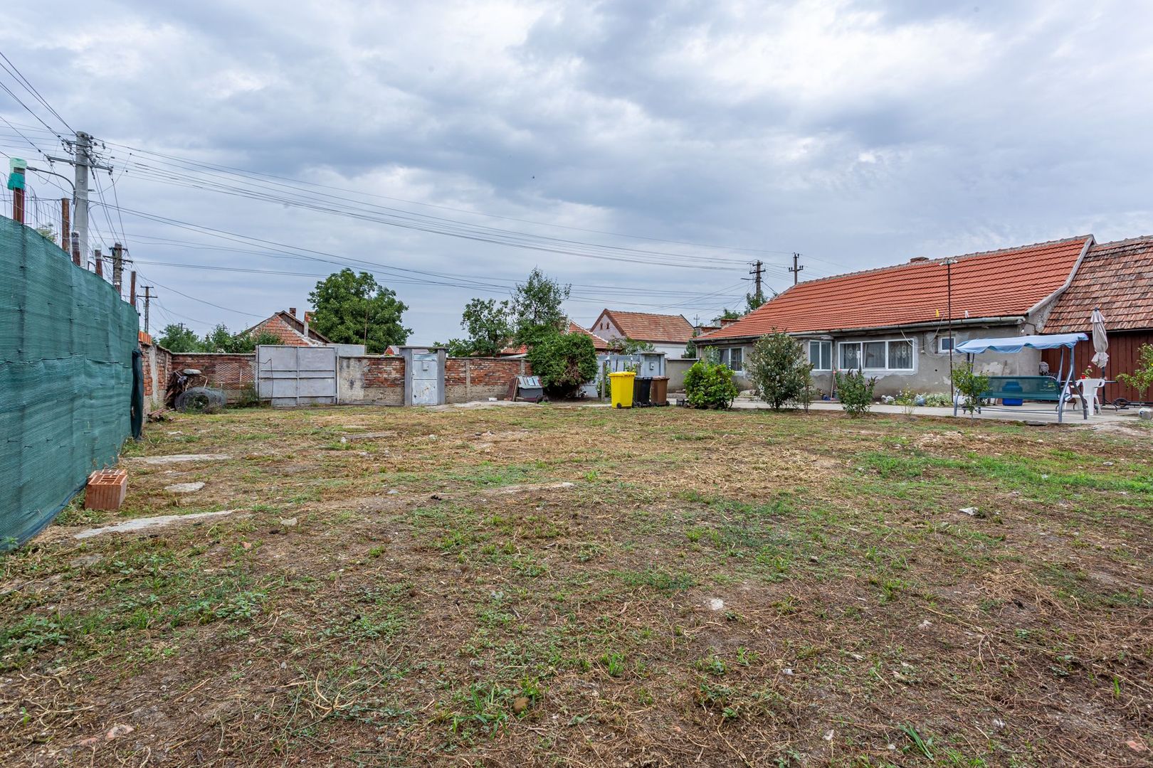 Casă individuală cu teren generos pe colț, în Gai - Poză 1