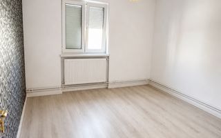 Apartament cu 3 camere renovat de vânzare in Sebeș - Poză 1