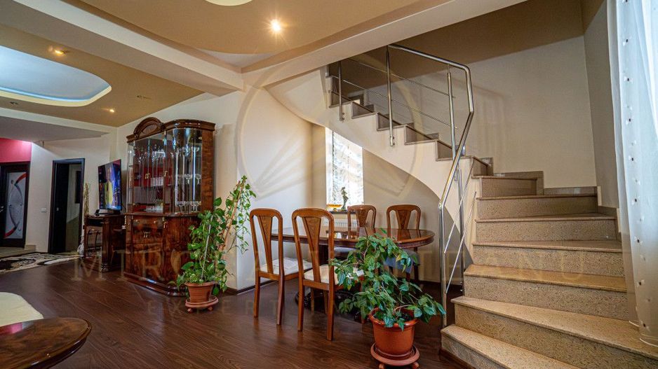 Casă Spațioasă în Palazu Mare – Ideală pentru Două Familii! - Poză 5