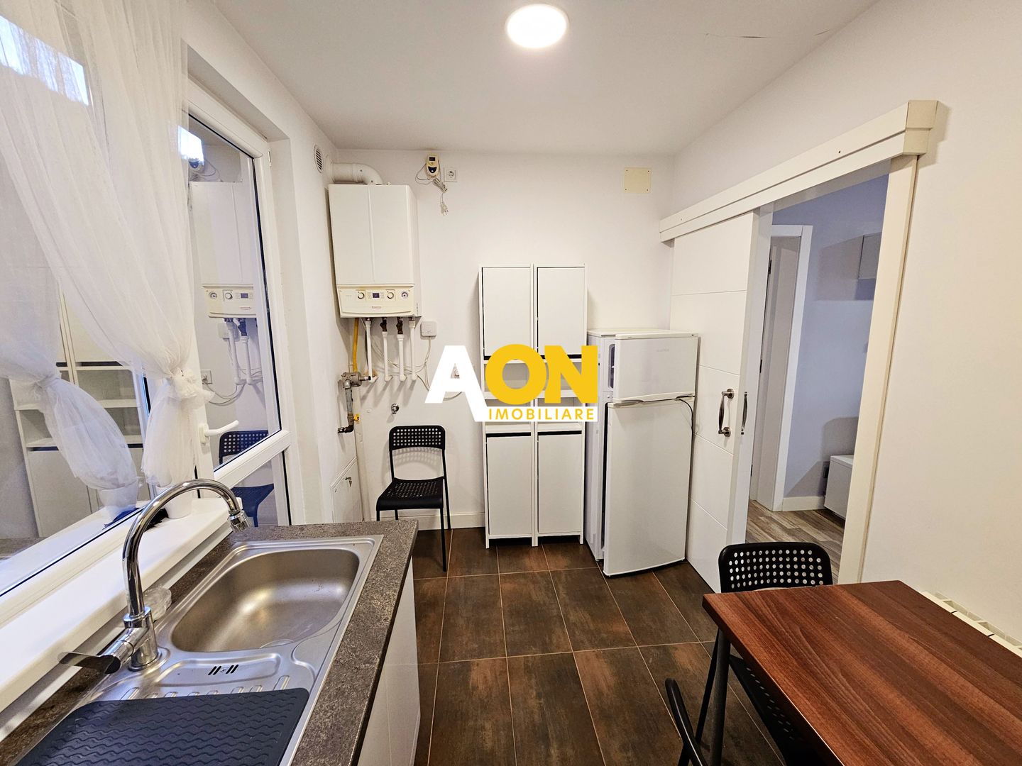 Casa tip insiruit, 5 camere, 2 bai, mobilata si utilata - Poză 4