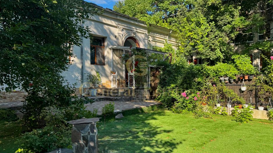 Spre Vânzare Proprietate remarcabilă cu 6 camere în inima Iașului ! - Poză 5