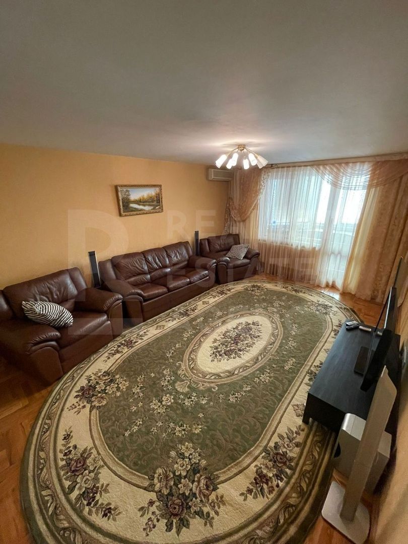 Chirie, apartament, 4 camere str. 31 August 1989, Centru - Poză 1