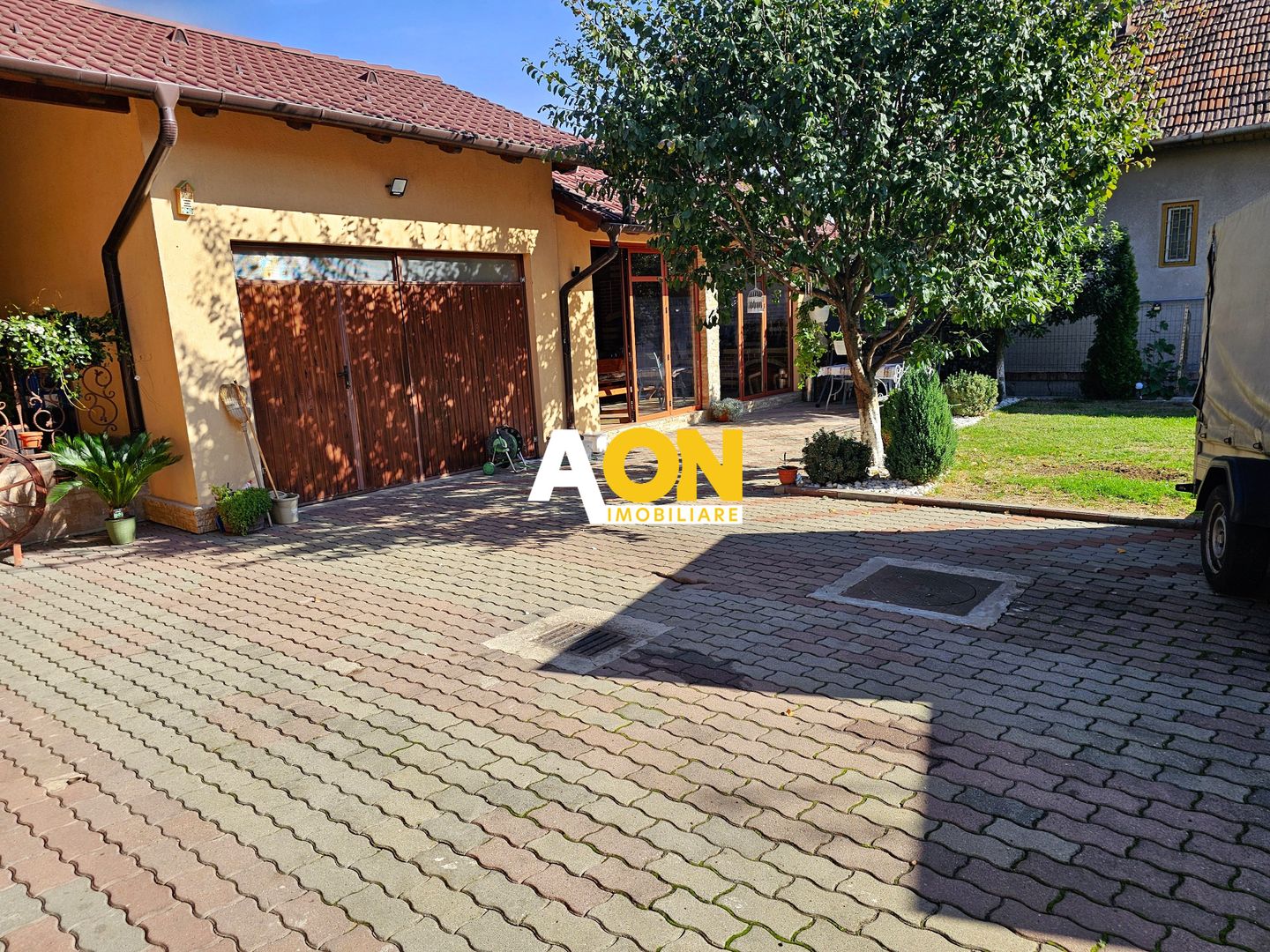 Casa renovata, 4 camere, 2 terase, mobilata, utilata, 568 mp teren - Poză 4