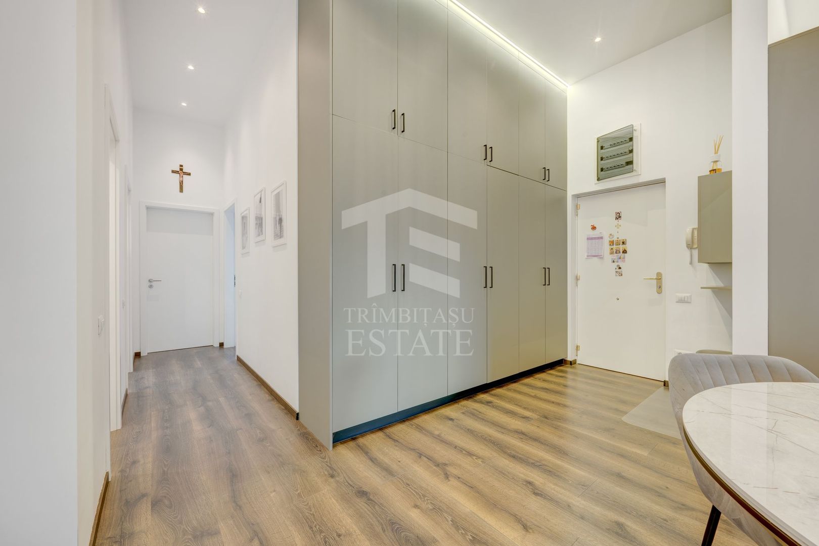 3 Camere  Mobilat Utilat Complet  Parcare  Boxa Terasa superba - Poză 4