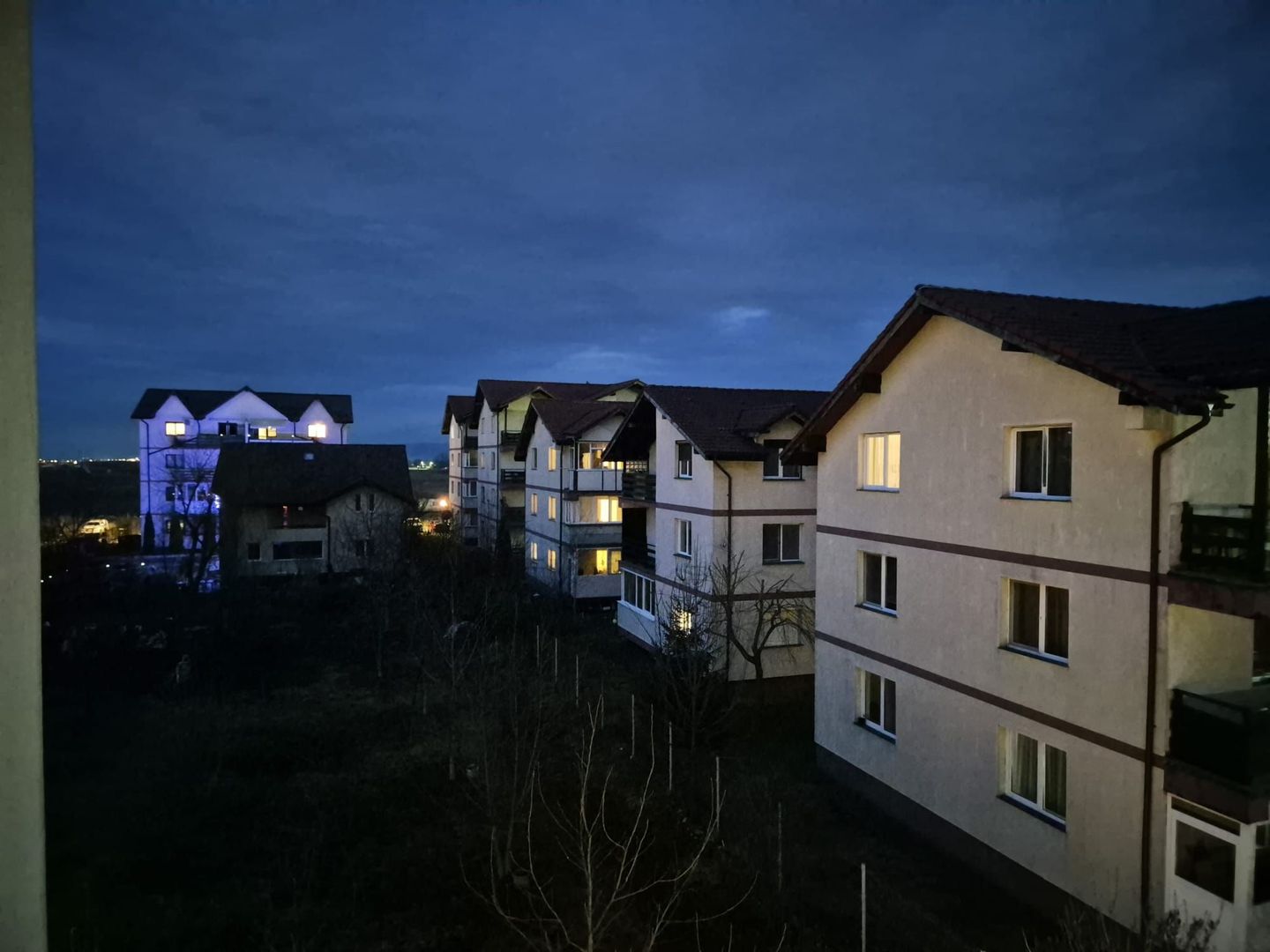 Bloc nou, sectiune mare, apartament 3 camere cu semineu, terasă mare si garaj - Poză 26