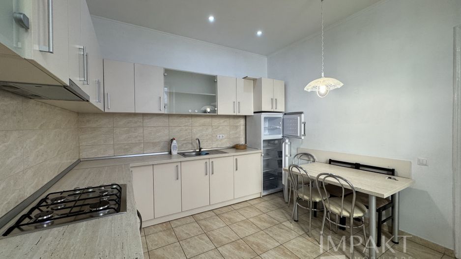 Apartament 75mp central de vânzare cu 2 camere sau spațiu birouri - Poză 3