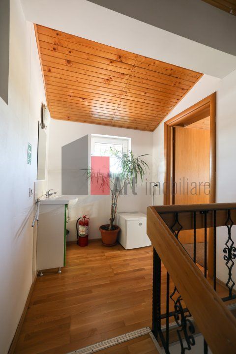 VILA SUPERBA IN DOMENII - ideal birou - Poză 3