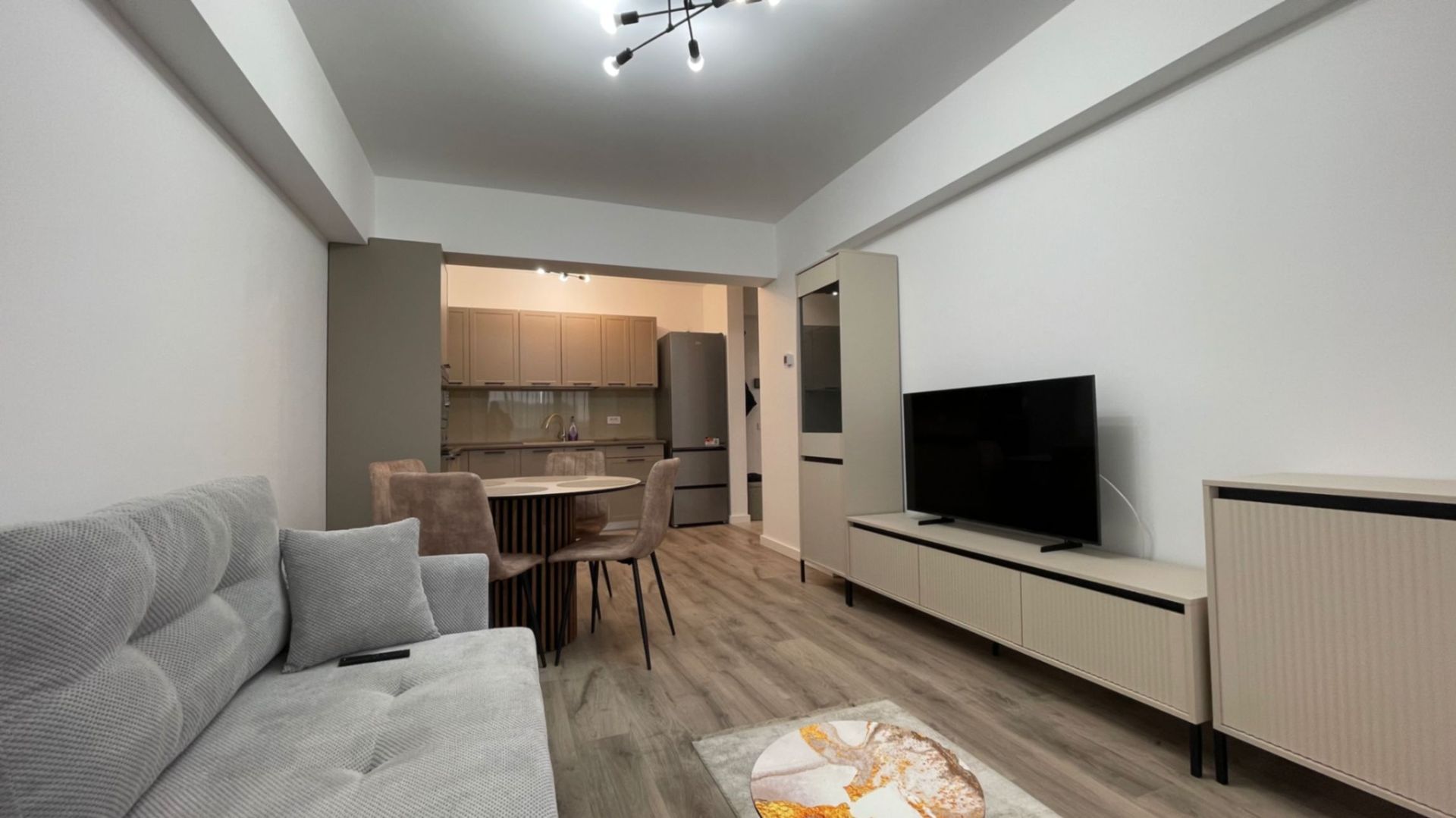 APARTAMENT 3 CAMERE PRIMA URBANA LOC DE PARCARE - Poză 2